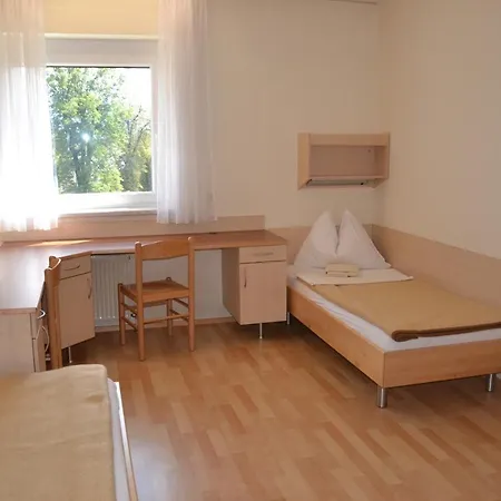 Mladinski Dom - *