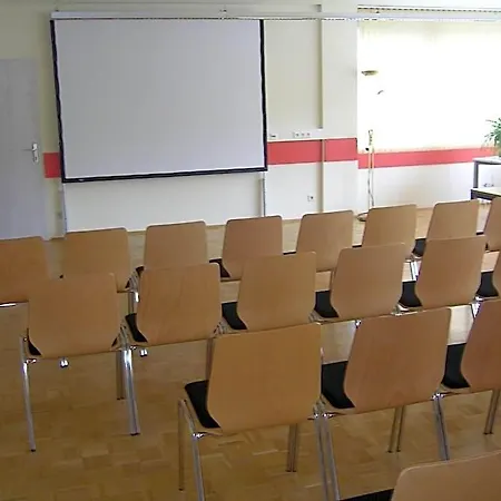 Mladinski Dom - *